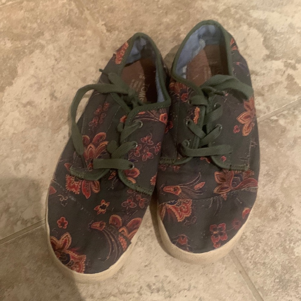 Paisley print Toms